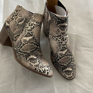 Faux snake skin Shoe boots